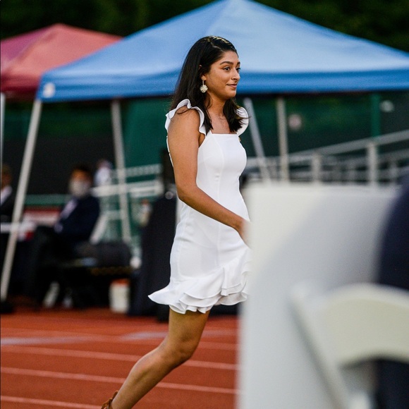 White Dress (offers welcome) - Picture 6 of 6